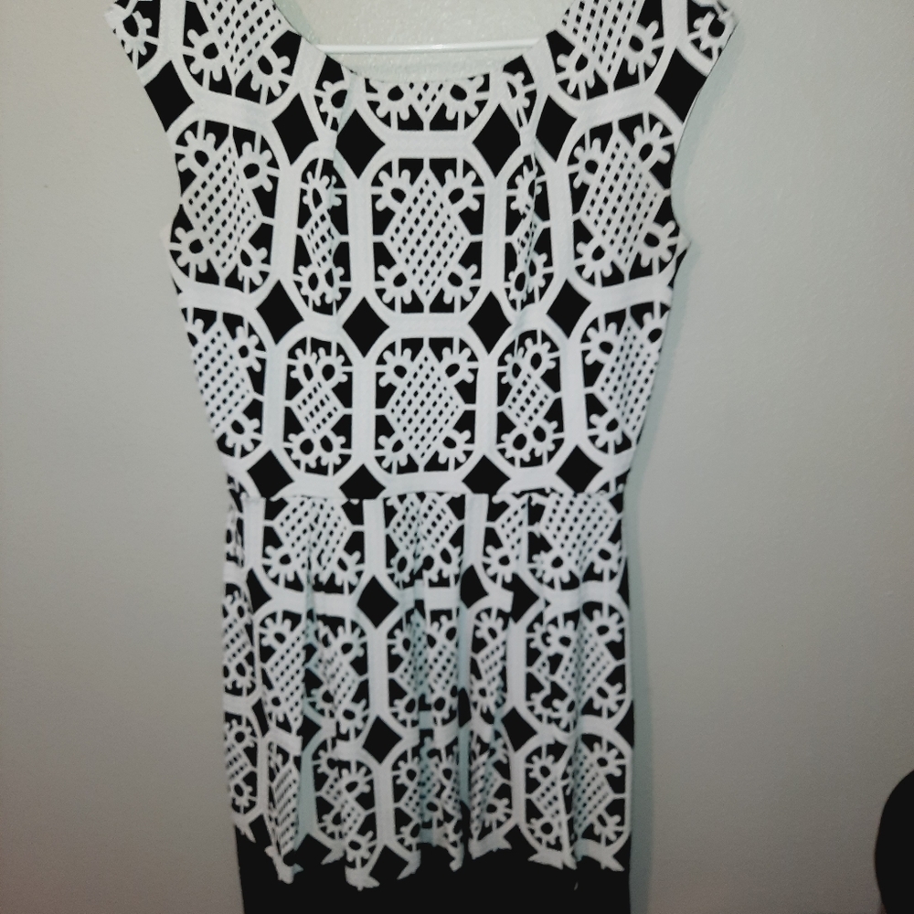 Size 5 black and white dress